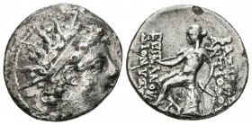 ANTIOCHOS VI DIONYSOS. Dracma. 144-142 a.C. Seleucidas de Siria (Antioquía). A/ Cabeza radiada con diadema de Antiochos a derecha. R/ Apollo sedente s...
