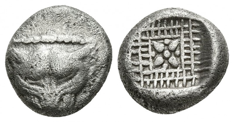 IONIA, Miletos. 1/8 Estátera. 530-480 a.C. A/ Cabeza de león o pantera de frente...
