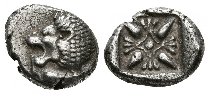 IONIA, Miletos. 1/12 Estátera. 550-525 a.C. A/ Parte delantera de león a izquier...
