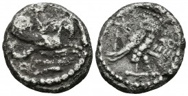 PHOENICIA. Tyros. Estátera. 425-394 a.C. A/ Melkart sosteniendo arco con la mano izquierda extendida y riendas en la derecha, montando hipocampo a der...