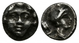 PISIDIA, Selge. Obolo. 350-300 a.C. A/ Gorgona de frente. R/ Cabeza de Athenas a derecha. SNG von Aulock 5242. Ar. 0,95g. MBC+.