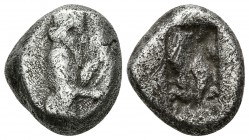 REYES DE PERSIA. Darios I. Siglos. 520-505 a.C. Sardes. Lydo-Milesian. A/ Busto de medio cuerpo del rey persa a derecha, vestido con Kiradis y Kandys,...
