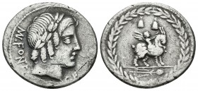 MN. FONTEIUS CF. Denario. 85 a.C. Roma. A/ Busto de Apolo Veiovis a derecha, delante CF y detrás MN FONTEI. R/ Genio sobre cabra a derecha, debajo un ...