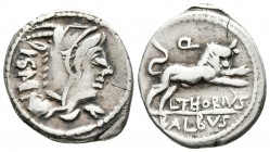L. THORIUS BALBUS. Denario. 105 a.C. Roma. A/ Busto de Juno Sospita a derecha, cubierta con piel de cabra, detrás I·S·M·R. R/ Toro a derecha con las p...
