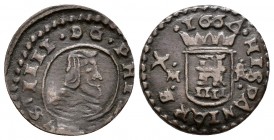 FELIPE IV. 4 Maravedís. 1664. Trujillo M. Valor dentro del escudo y orla en anverso. Cal-1646; J.S. M-773. Ae. 0,86g. MBC/MBC+. Rara.