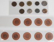 II REPUBLICA. Conjunto compuesto por 5, 10, 25 y 50 Céntimos de 1937 y 1938, dos emisiones de 1 Peseta 1933 *3-4 (Ar) y 1937, nueve cartones moneda. (...