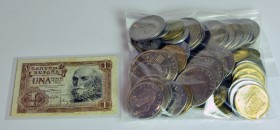 ESPAÑA. Lote compuesto más de 50 monedas variadas desde Alfonso XIII a Juan Carlos I, diferentes valores y metales, además un billete de 1 Peseta 1953...