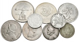 AMERICA CENTRAL-SUR. Lote compuesto por 9 monedas de plata de diversos países. CHILE 1 Peso 1917 Km#152.4; FILIPINAS 1 Peso 1947 Km#185; MEXICO 5 Peso...