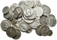 ESTADOS UNIDOS. Lote compuesto por 67 monedas de plata, 1 Dime, ¼ y ½ Dollar de diferentes tipos. BC-/SC-. A EXAMINAR.