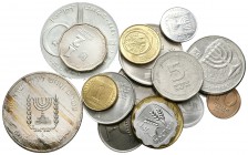 ISRAEL. Lote compuesto por: 10 Lirot. 1972. Km#62; 25 Lirot. 1974. Km#79.2 y conjunto de 15 monedas variadas. Ar-Cu/Ni. SC.