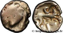 GALLIA - CARNUTES (Beauce area)
Type : Quart de statère d’or pâle, DT. 2350 
Date : Ier siècle avant J.-C. 
Mint name / Town : Chartres (28) 
Metal : ...