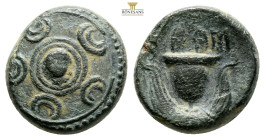 Macedonia. Interregno. AE 286-277 a.C. (Price-398). Anv.: Escudo de Macedonia. 4,31 g. 15,3 mm.