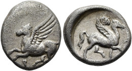 CORINTHIA. KORINTH Diobol ø 10mm (0.91g). ca. 345 - 307 v. Chr. Vs.: Pegasos n. l. fliegend, darunter Koppa. Rs.: Pegasos n. r. tänzelnd. BCD Coll. 19...