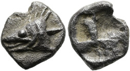 MYSIEN. KYZIKOS Hemiobol ø 8mm (0.44g). ca. 550 - 530 v. Chr. Vs.: Thunfischkopf n. l. Rs.: Viergeteiltes Quadratum incusum. Slg. Klein 262; SNG Aul. ...