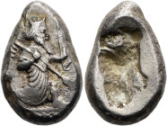 KÖNIGREICH DER ACHÄMENIDEN. Typ IIIb (spät). Siglos ø 19mm (5.52g). Xerxes II. - Artaxerxes II., ca. 420 - 375 v. Chr. Mzst.Sardeis. Vs.: Großkönig mi...