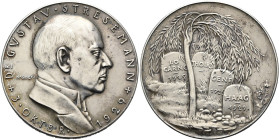 GOETZ-MEDAILLEN. Silbermedaille (19.83g). 1929, von Karl Goetz. Auf den Tod des deutschen Außenministers Gustav Stresemann. Büste nach rechts / Vier G...