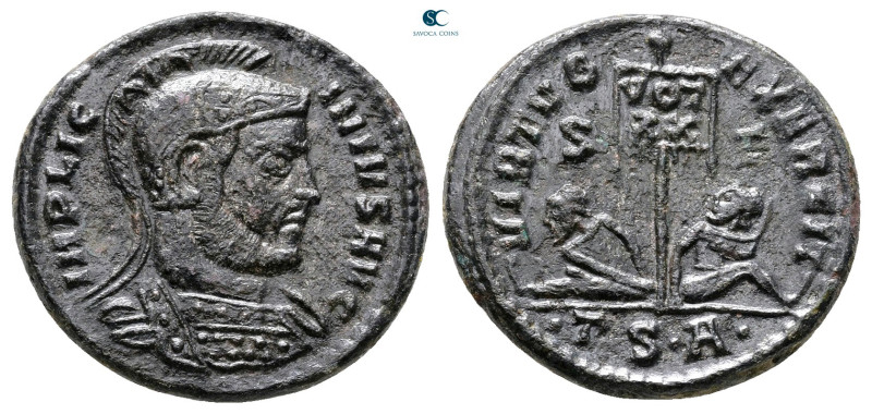 Licinius I AD 308-324. Thessaloniki
Follis Æ

19 mm, 2,72 g



Very Fine