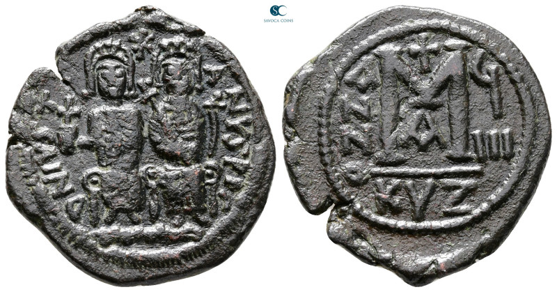 Justin II and Sophia AD 565-578. Cyzicus
Follis or 40 Nummi Æ

28 mm, 10,94 g...
