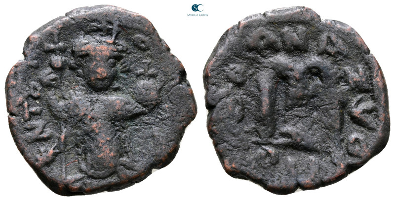 Constans II AD 641-668. Constantinople
Follis or 40 Nummi Æ

22 mm, 3,83 g
...