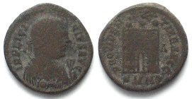 LICINIUS I (308-324 AD). AE Nummus, 320, SMHΓ, Heraclea mint, PROVIDENTIAE AVGG, camp gate with three turrets, aVF