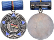 Ausgaben der DDR. 
Staatl. Auszeichnungen. 
Hervorragende Jugendbrigade der DDR, Medaille (1959), Buntmetall silberfarben, emailliert, ohne Staatswa...