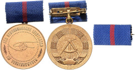 Ausgaben der DDR. 
Staatl. Auszeichnungen. 
Medaille für hervorragende Leistungen im Verkehrswesen der DDR, 1. Form, Buntmet. goldfarben, Isp ohne A...