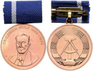 Ausgaben der DDR. 
Staatl. Auszeichnungen. 
Friedrich-Wolf-Medaille, Buntmetall bronzefarben. B.&nbsp;315. Sehr selten (nur 1988-89 verliehen).. 
...