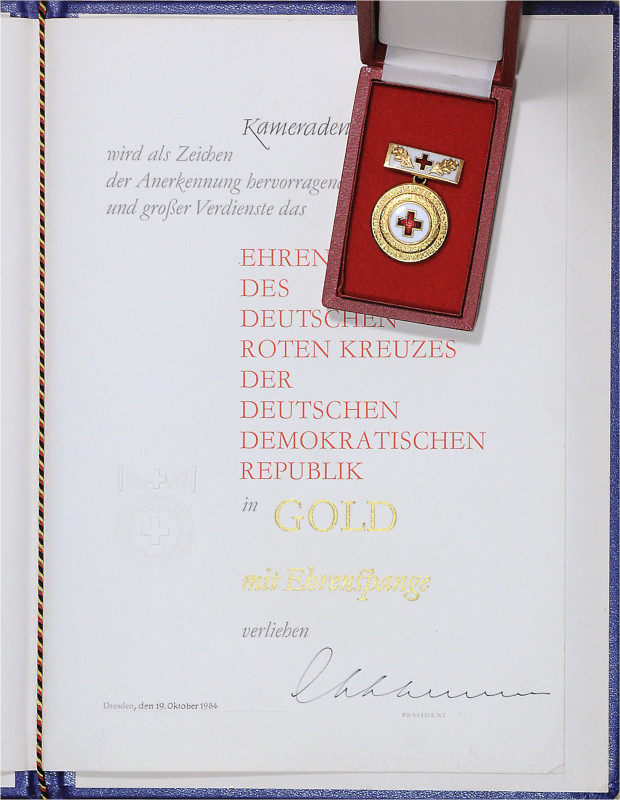 Ausgaben der DDR. 
Deutsches Rotes Kreuz. 
Ehrenzeichen in Gold mit der Ehrens...