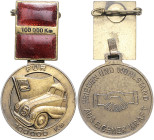 Ausgaben der DDR. 
FDGB. 
Med. "Ausgezeichneter Kraftfahrer der 100 000 km-Bewegung", für Personenkraftwagen in Bronze. B.IV&nbsp;16. . 

vz