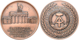 Ausgaben der DDR. 
NVA. 
Stadtkommandantur Berlin. Ehrengabe des Kommandanten in Erinnerung an die Grenzschließung am 13. Aug. 1961 (geprägt um 1970...