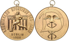 Ausgaben der DDR. 
Sportorganisationen. 
SV Dynamo. Siegermed. mit Orig.-Henkel u. Bandring des Zentralen Sportfestes des AZKW Berlin 1958, Buntmet....