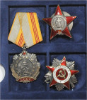 Ausländische Ausgaben. 
Russland. 
UdSSR. Drei verschiedene Orden: Orden des Arbeitsruhms 3. Klasse (ohne Nieten, Verl.-Nr. "538464"), Orden des Vat...