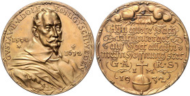 Medaillen von Karl Goetz. 
Bronzemed. 1932, 300. Todestag König Gustav Adolfs von Schweden, Brb. halbre./Schrift, darüber Auge Gottes, darunter Reich...