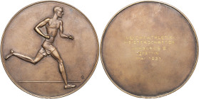 Medaillen u. Abzeichen zu Sportveranstaltungen. 
Stettin. Große Bronzegussmed. o.J. (Gravur 1931), v. Oskar Glöckler, Läufer n. re./Gravur "Leichtath...