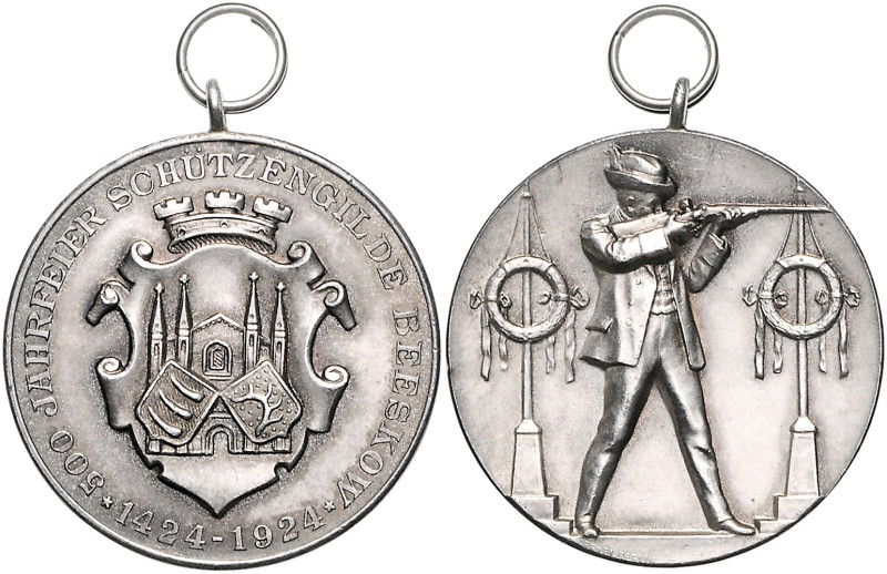 Schützenmedaillen. 
Beeskow. Silbermed. mit Orig.-Henkel u. Ring 1924, v. Oerte...
