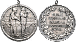Schützenmedaillen. 
Brandenburg/Havel. Silbermed. mit Orig.-Henkel o.J. (um 1900) der Neustädtischen Schützengilde e.V., zwei Büchsenschützen am Schi...