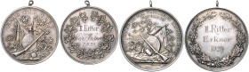 Schützenmedaillen. 
Erkner. Zwei Med. des Schützenvereins mit Orig.-Henkel, die erste Bronze versilb., v. Oertel, Berlin, Schützenutensilien vor Eich...