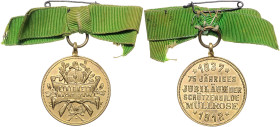 Schützenmedaillen. 
Müllrose. Vergold. Messingmed. mit Orig.-Henkel 1912, unsign., 75-jähr. Jubiläum der Schützengilde, Schützenutensilien vor Schrif...