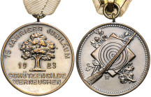 Schützenmedaillen. 
Werneuchen. Versilb. Bronzemed. 1923, sign. HW, 75-jähr. Jubiläum der Schützengilde, Wappenbaum (Linde) u. Zweckschrift/Schützenu...