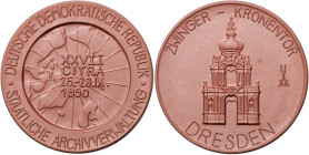 Medaillen aus Porzellan und Steinzeug. 
Orte. 
Dresden. Böttgersteinzeugmed. 1990, hrsg. v. d. Staatl. Archivverwaltung Potsdam, XXVII. CITRA-Konfer...