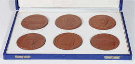 Medaillen aus Porzellan und Steinzeug. 
Orte. 
Gotha. Rat der Stadt, Ehrengabe anlässl. 1200 Jahre Gotha, Set von 6 Med. 1975, Böttgersteinzeug, 63-...
