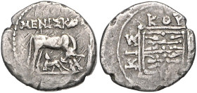 Münzen der griechischen Welt. 
Illyricum/Epidamnos/Dyrrhachium. 
Drachme, 3,13 g, ca. 250-200 vdZ, Kuh n. re. stehend, Kalb säugend, darüber Magistr...