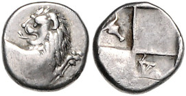 Münzen der griechischen Welt. 
Thrakischer Chersonesos. 
Triobol, 1,39 g, ca. 400-350 vdZ, Löwenprotome n. re. mit zurückgewandtem Kopf/viergeteilte...
