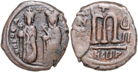 Byzantinische Münzen. 
Phocas, 602-610. Follis, 8,64 g, Theoupolis, stehendes Kaiserpaar/großes m. Sommer&nbsp;9.56. . 

Stempelfehler, ss