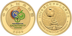 China-Volksrepublik. 
100 Yuan 2005, GOLD (7,78 g 999,9 f.), Emblem in Farbe, Fußball-WM 2006 in Deutschland. Schön&nbsp;1451, KM&nbsp;1616, Fb.&nbsp...