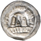 Polen. 
Herzogtum Breslau, Boleslaw I. 1163-1201. Kleiner Brakteat, Mzst. Breslau, behelmter Kopf über Geländer, darüber Bogen, 0,18 g. Friedensburg&...