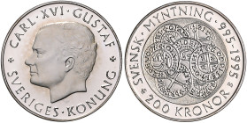 Schweden. 
Carl XVI. Gustaf seit 1973. 200 Kronor 1995, Silber, 1000 Jahre Münzprägung in Schweden, Kopf li./mittelalterliche Silberpfennige aus Sigt...
