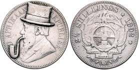 Südafrika. 
Südafrikanische Republik (Transvaal) 1852-1902. 2 1/2 Shillings 1892, Silber, Ohm Krüger, KM 7, mit aufgelötetem Zylinder u. Pfeife. . 
...