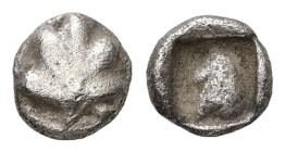 Caria, Rhodes. Kamiros. AR Hemiobol, 0.51 g. - 7.08 mm. Circa 500-460 BC.
Obv.: Fig leaf, seen from above.
Rev.: Incuse square punch.
Ref.: SNG Keckma...