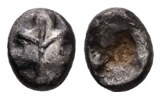 Caria, Rhodes. Kamiros. AR Hemiobol, 0.62 g. - 7.96 mm. Circa 500-460 BC.
Obv.: Fig leaf, seen from above.
Rev.: Incuse square punch.
Ref.: SNG Keckma...